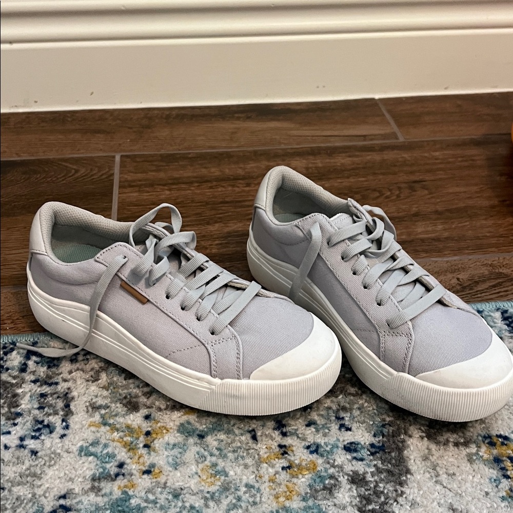 Dr. Scholls’s  Time Off Gray Sneakers 6.5 nearly new